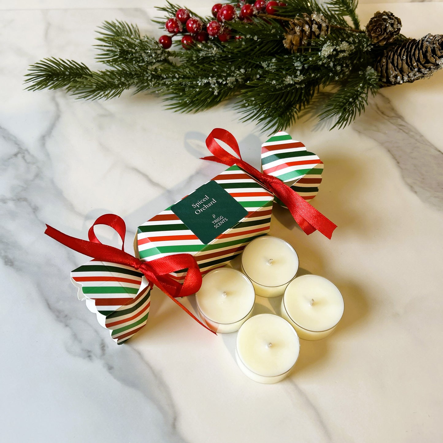 TRIGG SCENTS Spiced Orchard Christmas Cracker Gift Set 4 Apple Cinnamon Tealights, Hand-poured UK