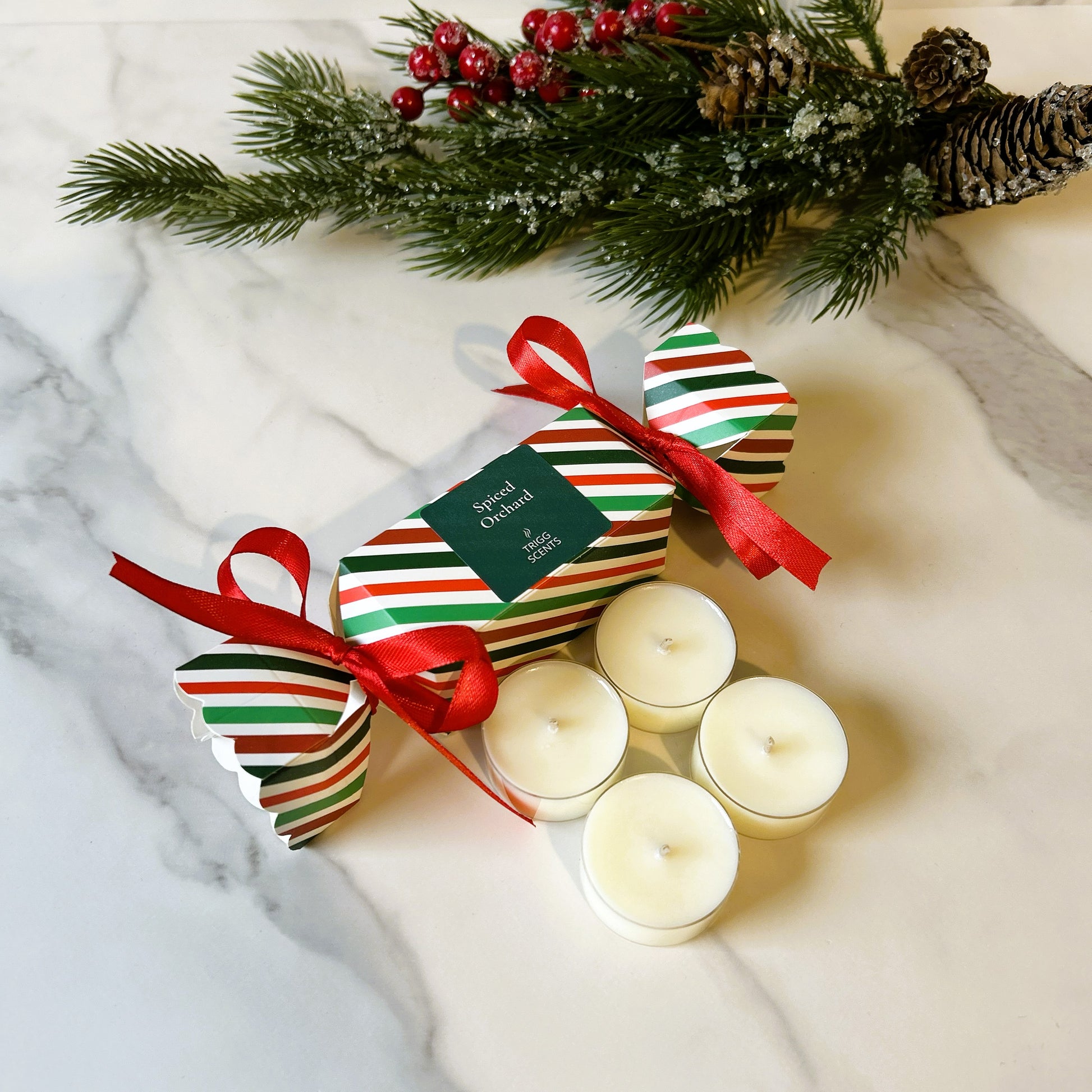 TRIGG SCENTS Spiced Orchard Christmas Cracker Gift Set 4 Apple Cinnamon Tealights, Hand-poured UK